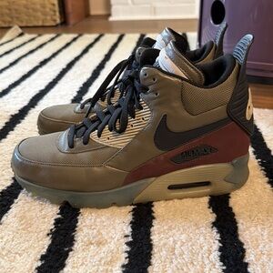 Nike Air Max Leather Sneakers